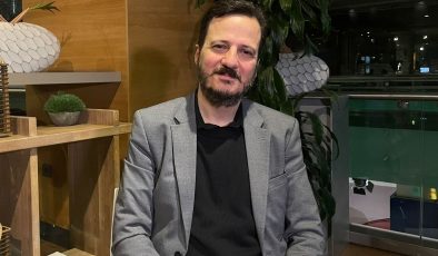 Grammy’de finale kalan Mehmet Ali Sanlıkol çalışmalarında caz ile Türk müziğini birleştiriyor