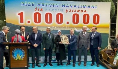 Rize-Artvin Havalimanı’nda 1 milyonuncu yolcu törenle karşılandı