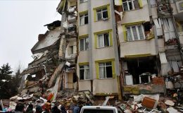 Deprem bölgesine görevli giden itfaiyeci, 10 akrabasının cenazesini çıkarttı