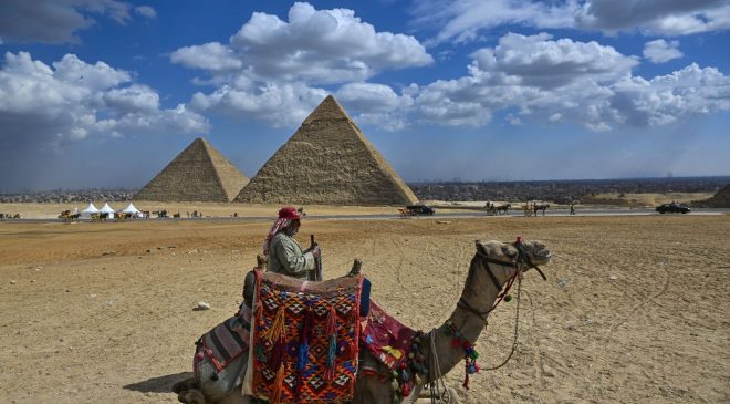 Dünyanın yedi harikasından biri: Giza piramitleri