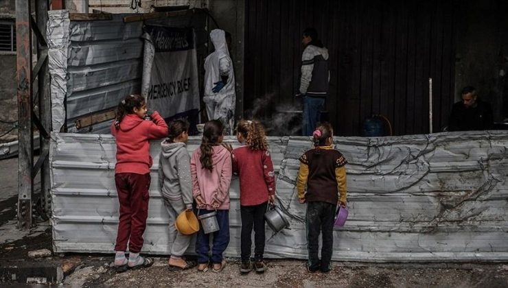 Gazze Şeridi’nde “Yemek istiyoruz” sloganları