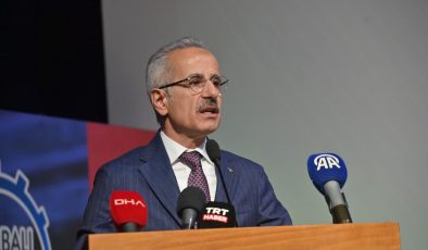 Bakan Uraloğlu İzmirlilerden 5 yıl istedi