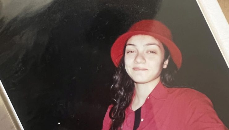 Merve Dizdar: 17 yaşındayım, okulun ilk yılı (Ünlülerin çocukluk ve gençlik halleri)