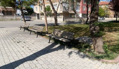 Parkta oturan sevgililere makaslı saldırı: “Mahallenin namusunu kirlettiniz”