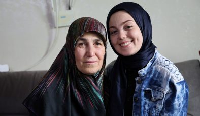 26 yaşındaki Gözdenur, annesinin böbreği ile hayata tutundu