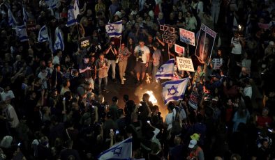 İsrailliler yine sokakta: Netanyahu aleyhine sloganlar atıldı