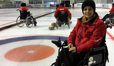 Doktorlar “artık yürümezsin” dedi, azmi ve fizik tedaviyle 15 yıl sonra ilk adımını attı