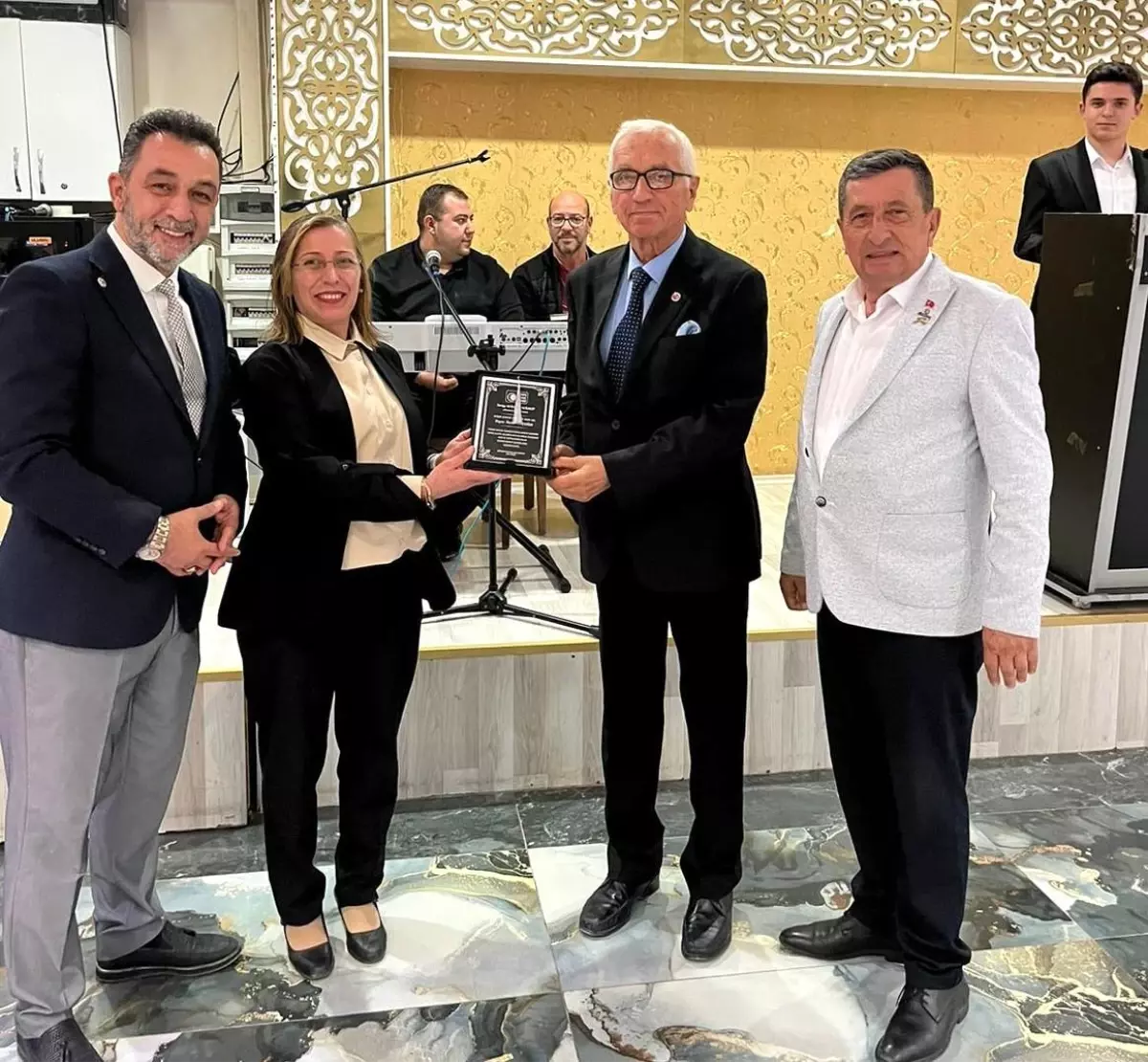 Beyaz Derneği’nden Kütahya Vakfı’na Teşekkür Plaque Töreni