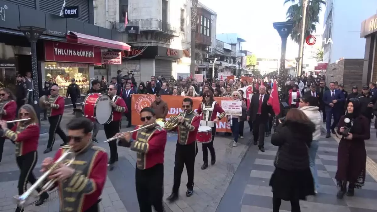 Mersin’de Kadına Yönelik Şiddete Karşı Farkındalık Yürüyüşü Düzenlendi