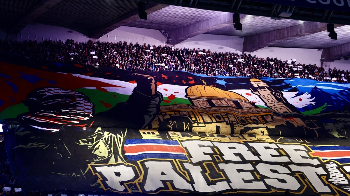 PSG taraftarları, “Özgür Filistin” pankartı açtı