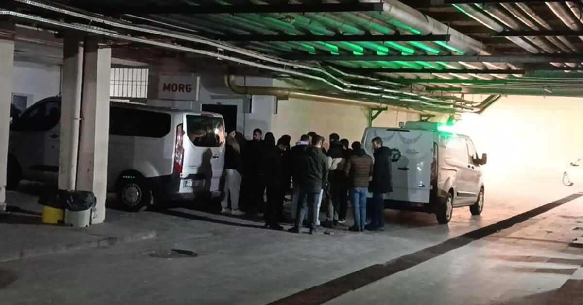 Takla atan otomobil baba ile oğlu ayırdı!